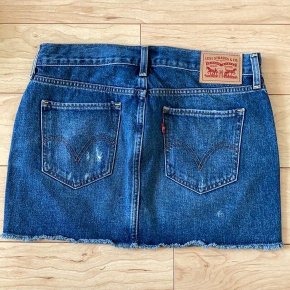 Levi’s denim mini skirt - Picture 3 of 5